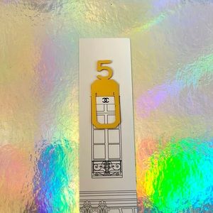 💎 Gold Chanel Bookmark 💎